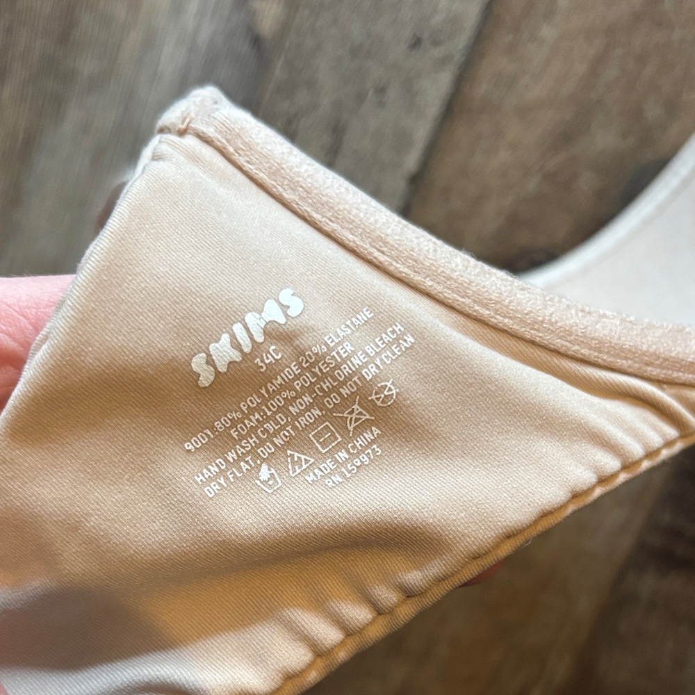 Last call, July garage sale: Skims Plunge Bra - Picture 3 of 3